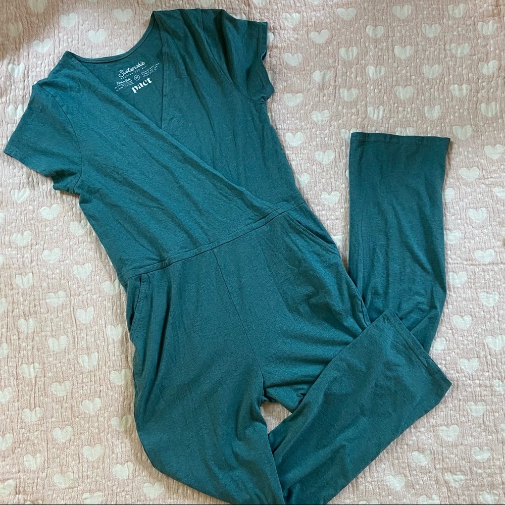 Pact Organic Jumpsuit in Green, size Medium, EUC!
